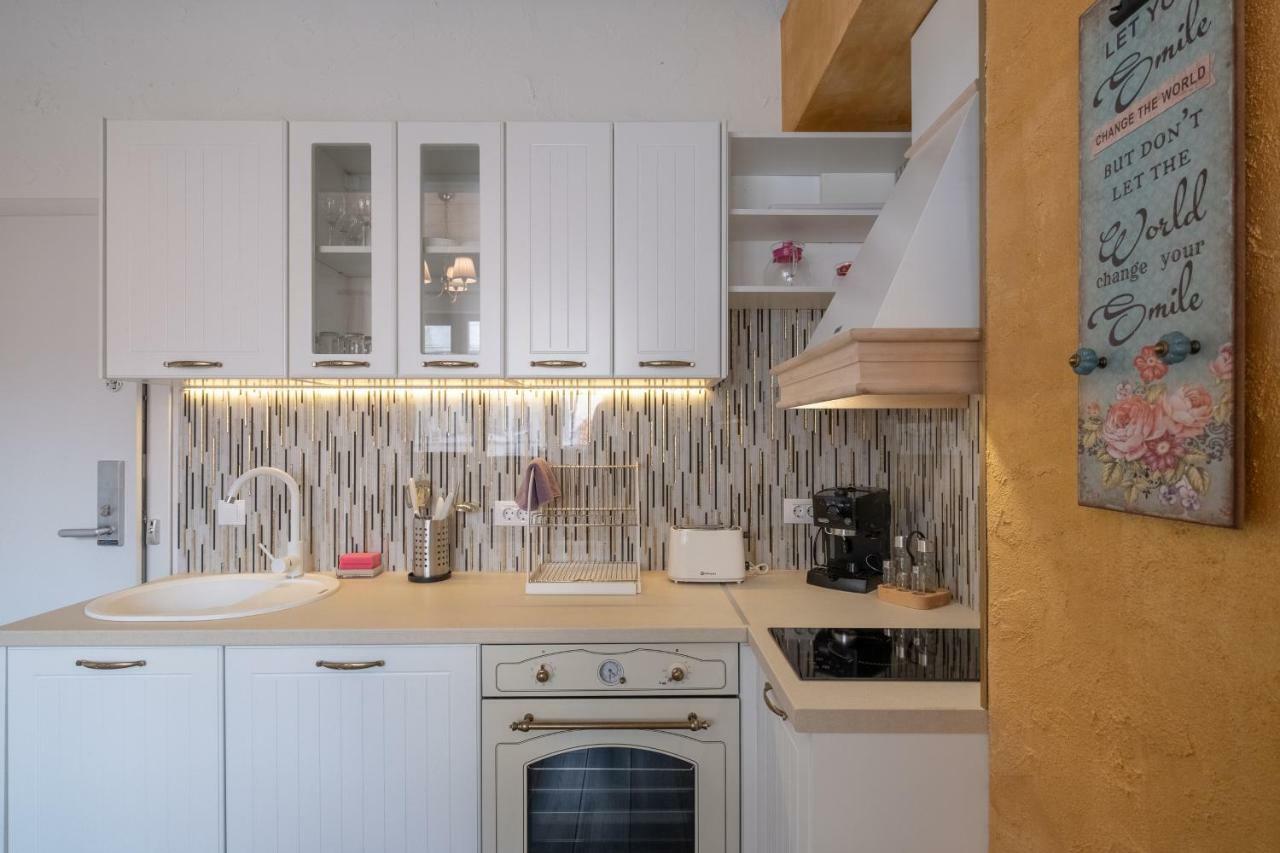 1-Bedroom Designer Apartment On Hristo Belchev Str Sofia Exterior foto